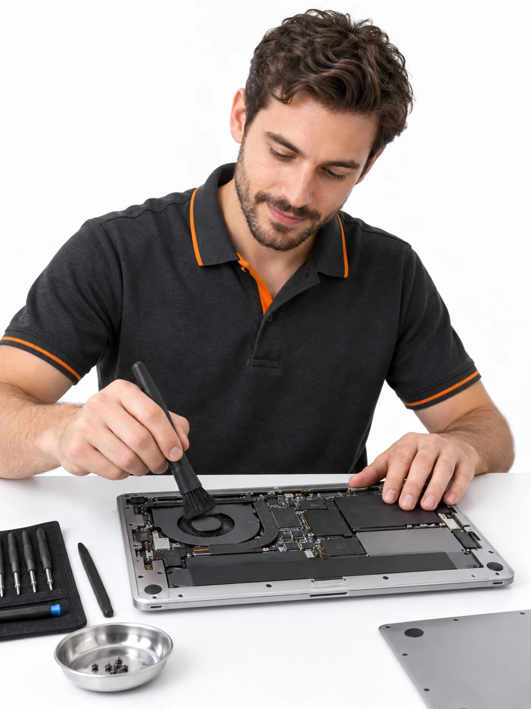 Чистка и профилактика MacBook Pro 14 — иллюстрация работы мастера